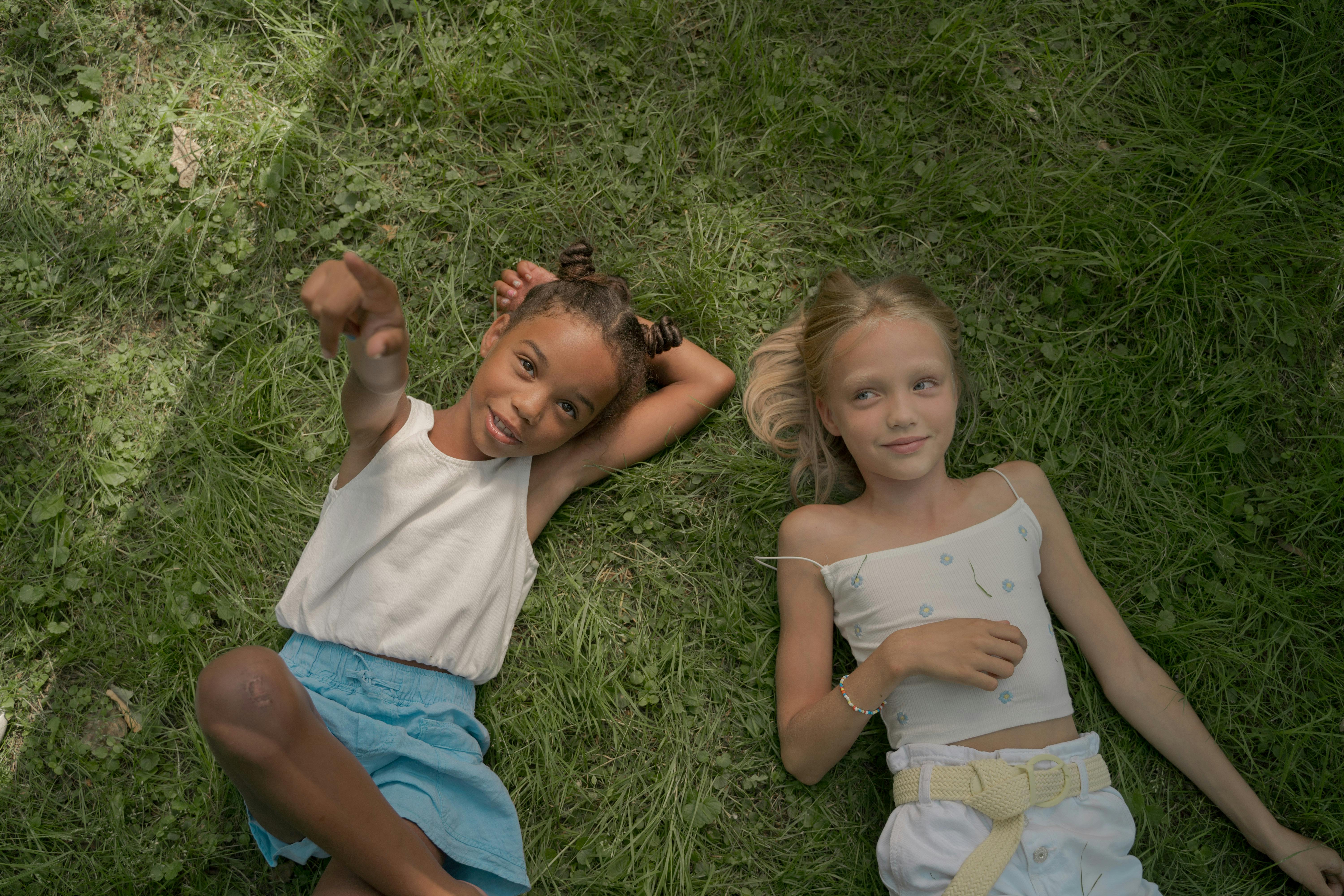 航旅氛围图片，用于展示直飞出行的专业与稳重气质